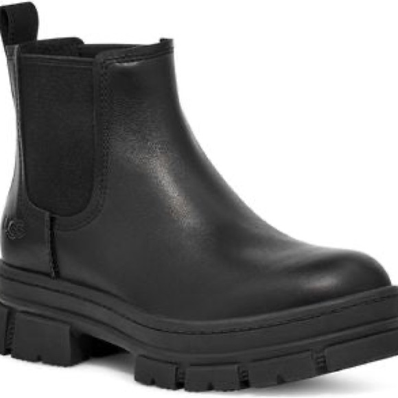 UGG Ashton Chelsea Boot - Picture 3 of 3